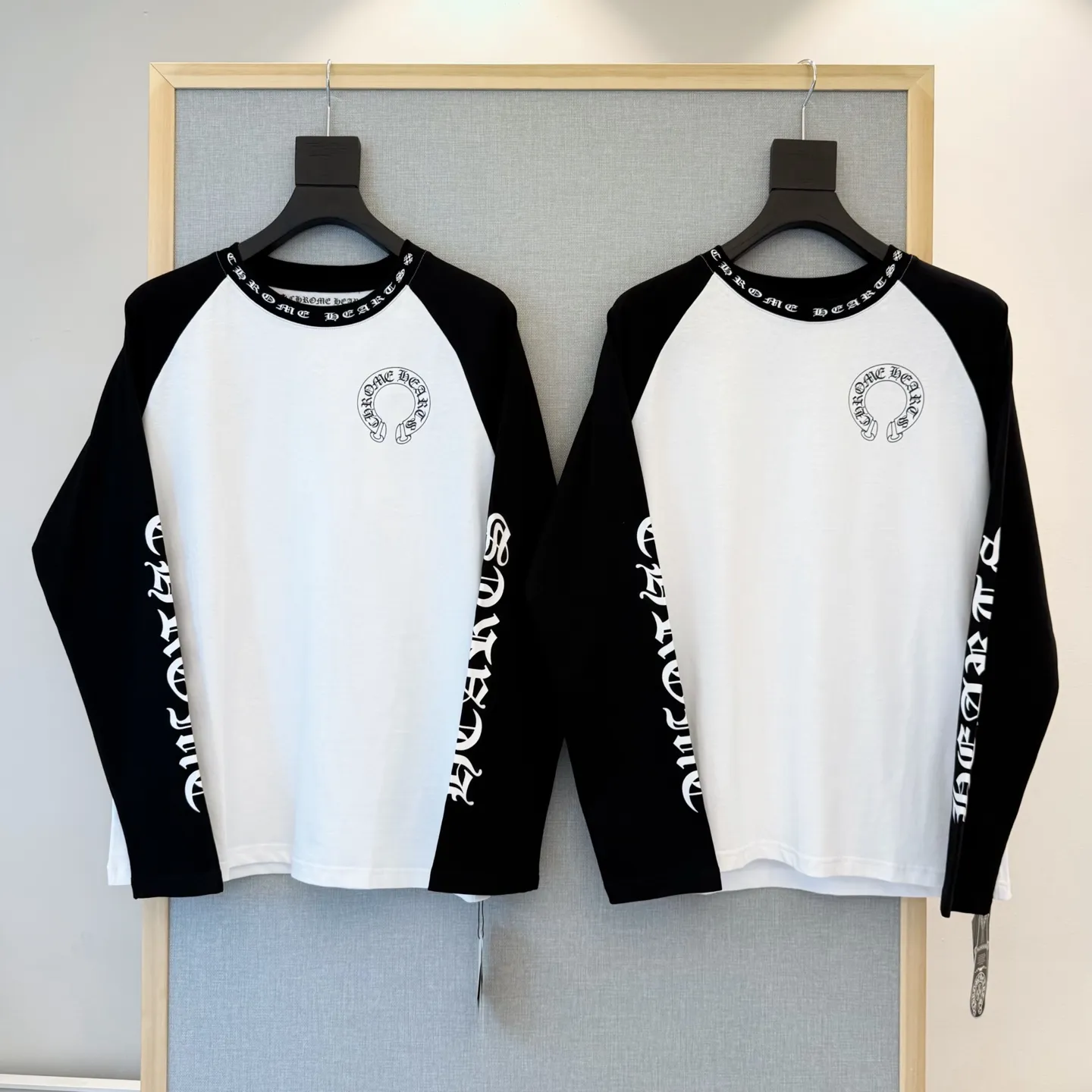 P180 Style number: D413 ChromeHearts-CH ChromeHearts cross Sanskrit black and white splicing printed long sleeves SIZE #s m l xl Size reference picture 9